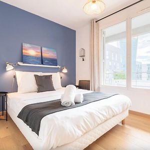 Beautiful Apartment Equipped Near Train Parking